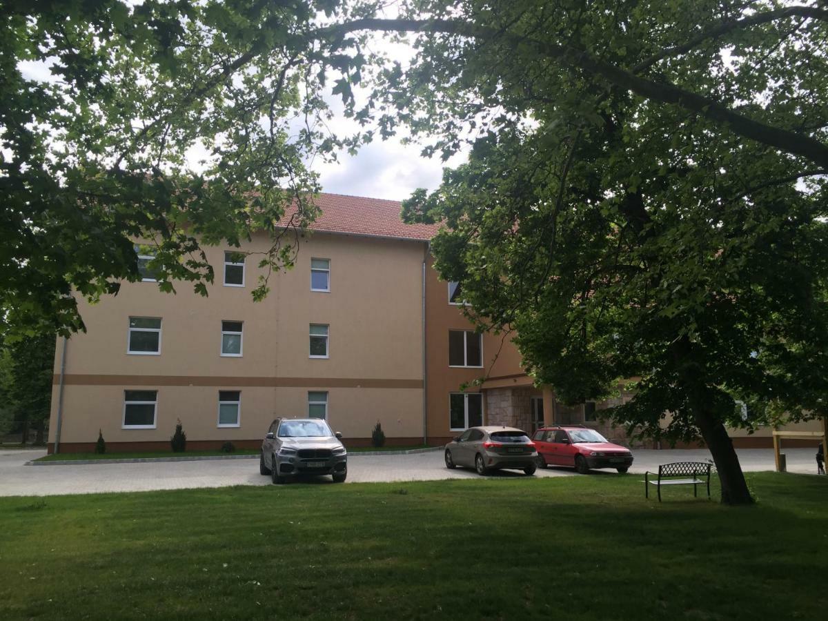 Smart Rooms Székesfehérvár Eksteriør bilde